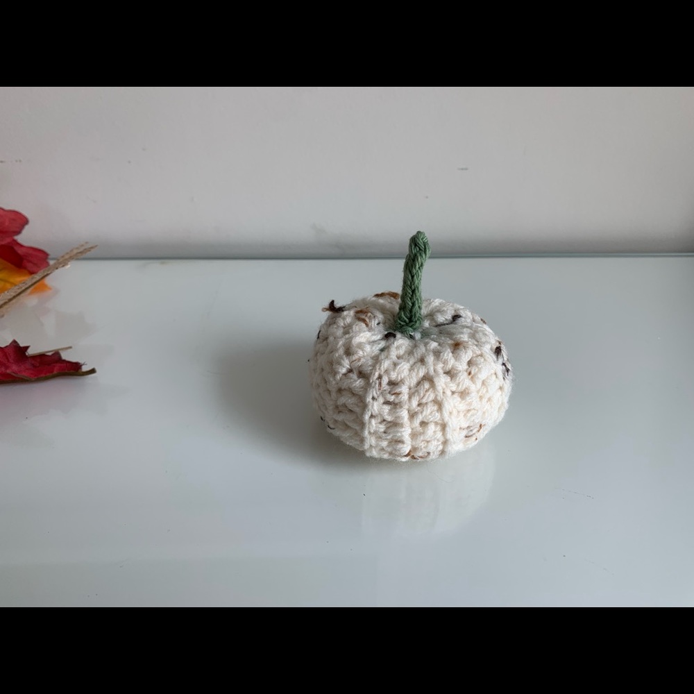 Beautiful mini pumpkin in crochet - Picture 3 of 4